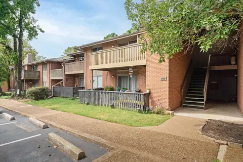 809 Creekside Dr #4, Memphis, TN 38117