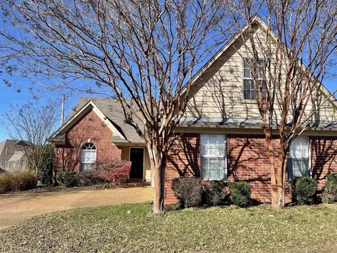 9880 Averbury Dr, Cordova, TN 38016