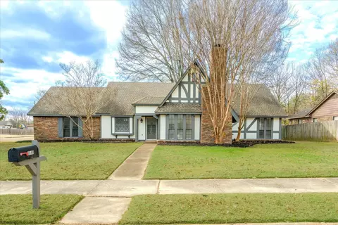 3849 Misty Oak Dr, Memphis, TN 38125