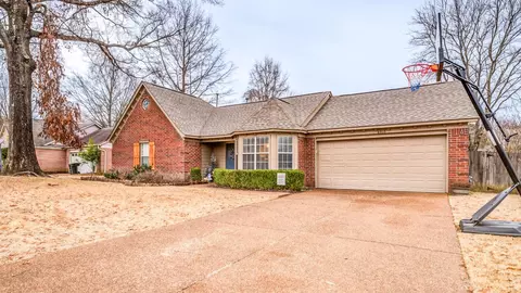 8015 Sundown Ln, Bartlett, TN 38133