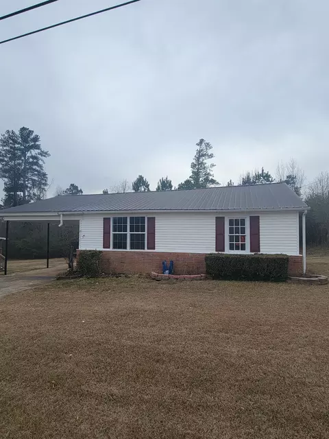536 Circle Hill Dr, Selmer, TN 38375