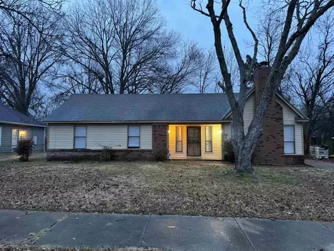 5802 Lake Port Dr, Millington, TN 38053