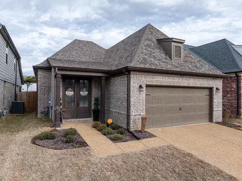 105 Chickasaw Trace Dr, Oakland, TN 38060