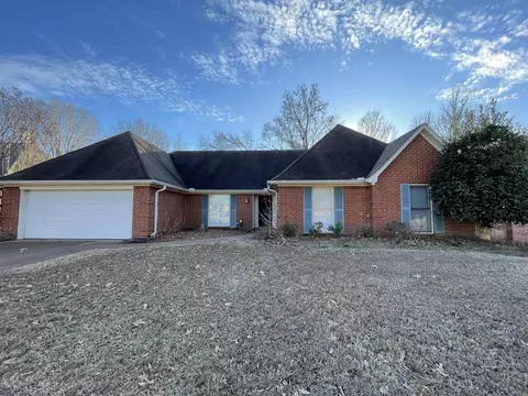 8859 Raspberry Ln, Memphis, TN 38016