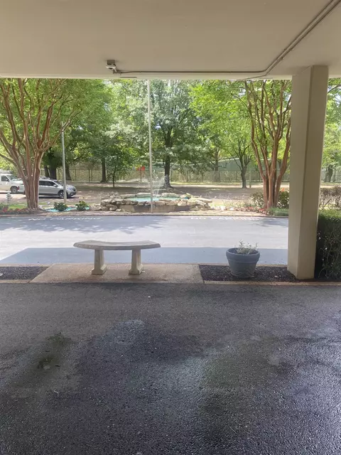 1960 N Parkway Ave N #1002, Memphis, TN 38112