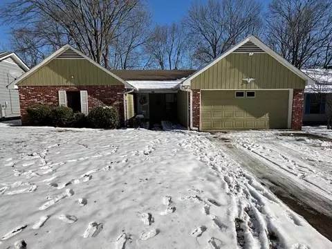 3320 Leschallas Dr, Memphis, TN 38128