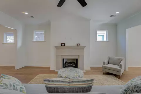 Living - 489 S Shea Rd, Collierville, TN 38017 photo 2 of 3