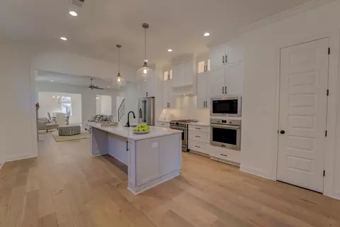 Kitchen - 489 S Shea Rd, Collierville, TN 38017 photo 4 of 5
