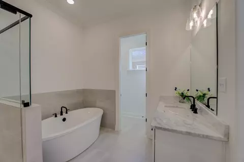 Bath - 489 S Shea Rd, Collierville, TN 38017 photo 2 of 5