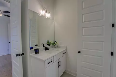 Bath - 489 S Shea Rd, Collierville, TN 38017 photo 3 of 5