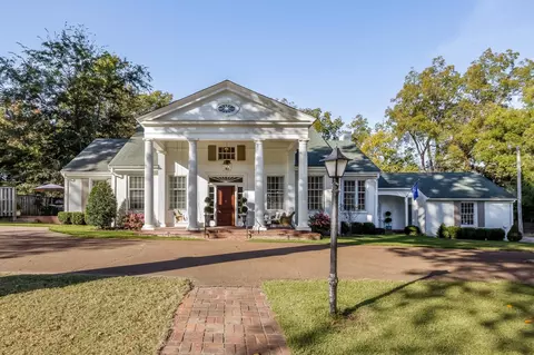 831 S Main St, Covington, TN 38019
