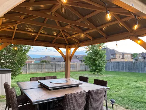 70 Burton Place Dr, Oakland, TN 38060
