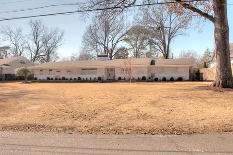 5115 Barry Rd, Memphis, TN 38117