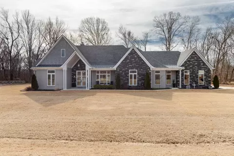 305 Lone Oak Dr, Eads, TN 38028