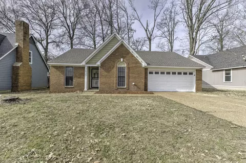 5827 Garden Ridge Dr, Millington, TN 38053