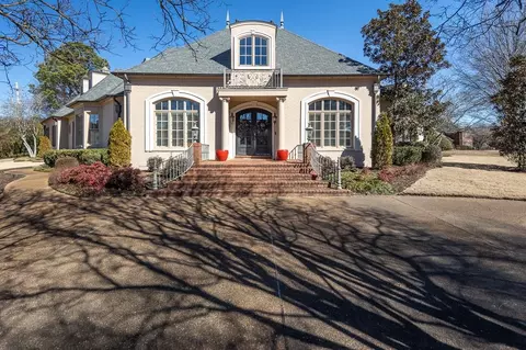 8760 Classic Dr, Memphis, TN 38125