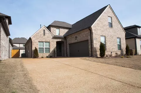 560 Rosalie Woods Dr, Cordova, TN 38018