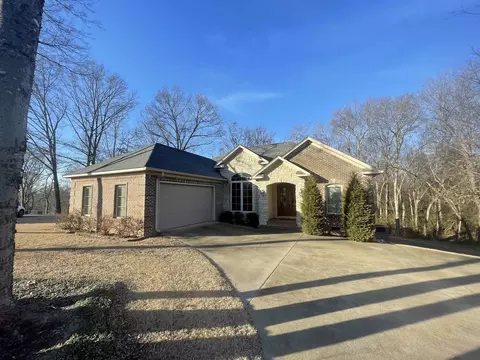 830 Bowen Dr, Savannah, TN 38372