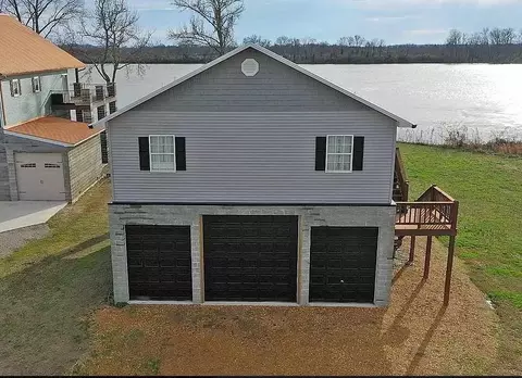 1940 Catfish Ln, Crump, TN 38327