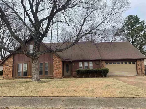 7000 Shadow Oaks Dr, Memphis, TN 38125