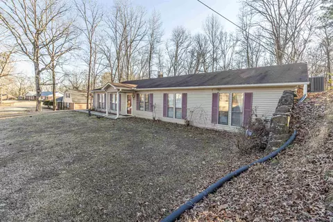 356 Country Club Ln, Selmer, TN 38375