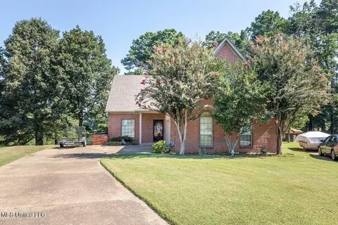 4392 Shiney Point Cv, Southaven, MS 38672