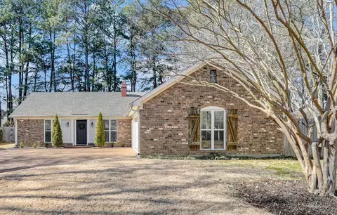 1019 Hunters Retreat Dr, Collierville, TN 38017