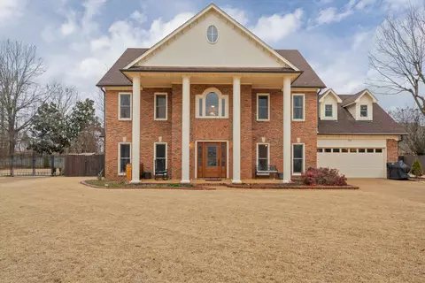 764 Deans Creek Dr, Collierville, TN 38017