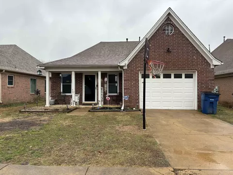 8447 Cross Point Dr, Olive Branch, MS 38654
