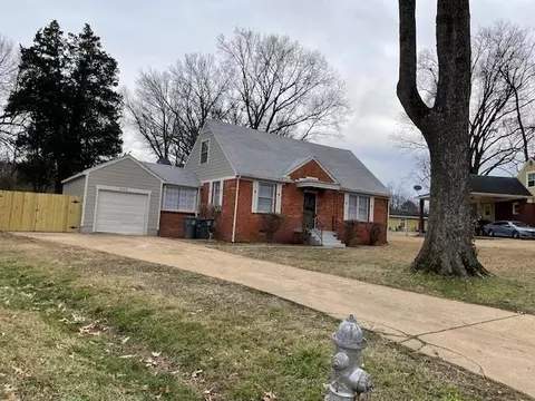1023 S Whitehaven Park Cir, Memphis, TN 38116