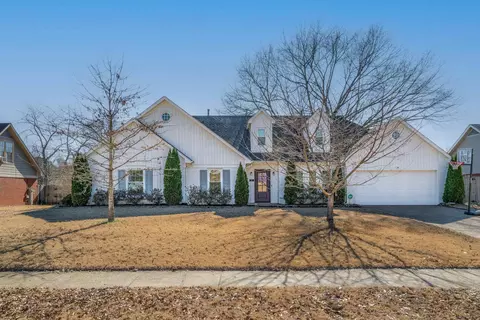 353 E Valleywood Dr, Collierville, TN 38017