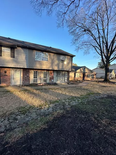 1703 Hobbits Glen Dr, Germantown, TN 38138