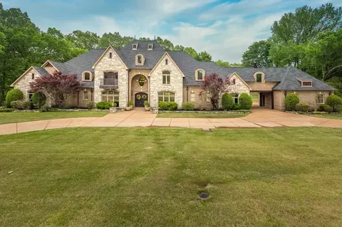 206 S Monterey Farms Cv, Collierville, TN 38017