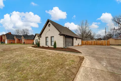 8418 Shingle Oaks Dr, Memphis, TN 38018