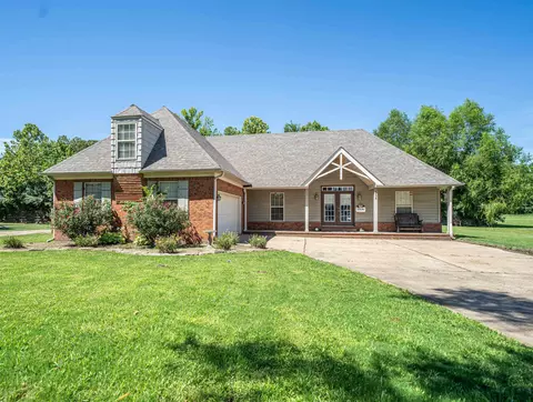 2498 Tracy Rd, Atoka, TN 38004