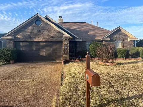 6596 Crystal Oak Cv E, Memphis, TN 38141