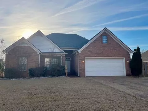 195 Cameron Dr, Oakland, TN 38060