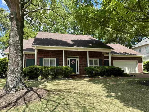 516 Sagewood Dr, Collierville, TN 38017