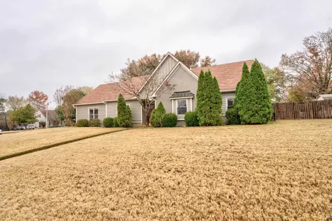 846 Meadow Vale Dr, Collierville, TN 38017