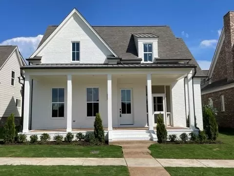 2080 N Greenbrier Lakes Blvd, Piperton, TN 38017