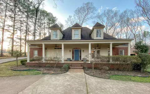 9040 Post Oak Ln, Memphis, TN 38125