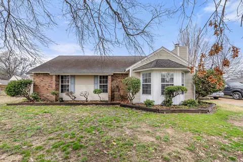 650 Woodsmoke Dr, Southaven, MS 38671