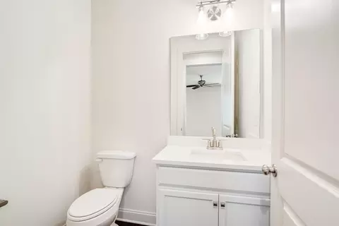Bath - 889 Ufton Aly, Collierville, TN 38017 photo 2 of 4