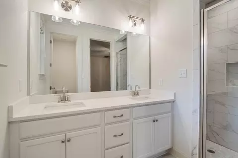 Bath - 889 Ufton Aly, Collierville, TN 38017 photo 1 of 4
