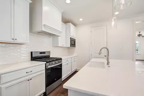 Kitchen - 889 Ufton Aly, Collierville, TN 38017 photo 3 of 4