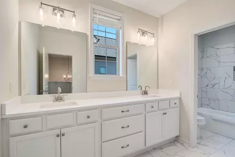 Bath - 889 Ufton Aly, Collierville, TN 38017 photo 3 of 4