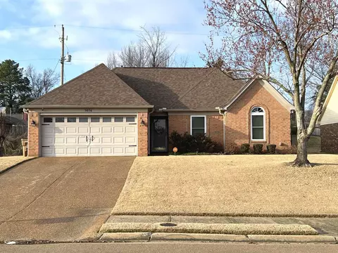 5674 Pecan Trace Dr, Memphis, TN 38135