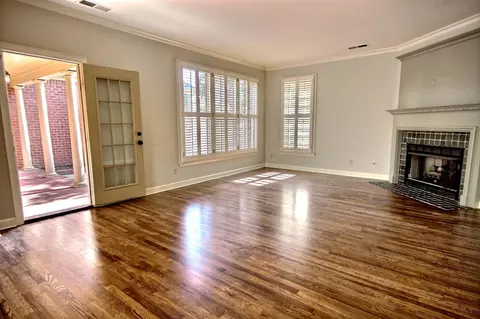 Living - 302 E Colbert St, Collierville, TN 38017 photo 1 of 2