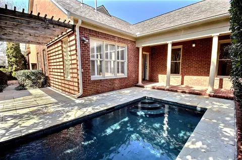 Exterior - 302 E Colbert St, Collierville, TN 38017 photo 7 of 9