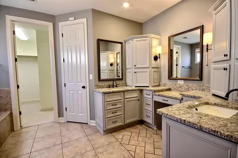 Bath - 302 E Colbert St, Collierville, TN 38017 photo 2 of 5